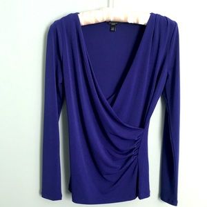Ann Taylor XSP purple top EUC. Side gathered detail with V neck